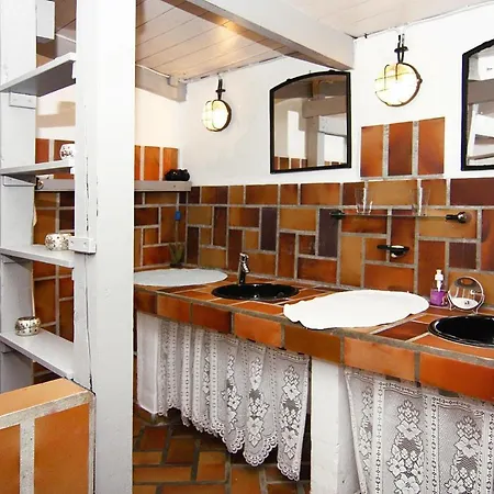 Detached In * Medelby